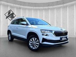 Weiß metallic Gebraucht 2024 Skoda Karoq SUV | 29.600 € (Fairer Preis)