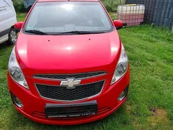 Rot Gebraucht 2011 Chevrolet Spark Kleinwagen | 2.200 € (Etwas zu teuer)