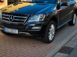 Schwarz Gebraucht 2011 Mercedes ML300 Edition SUV | 10.499 € (Etwas zu teuer)