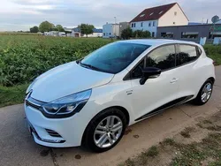 Weiß Gebraucht 2019 Renault Clio IV Collection Kleinwagen | 9.700 € (Guter Preis)