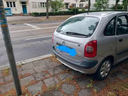 Grau Gebraucht 2001 Citroën Xsara Picasso Van / Kleinbus | 450 €