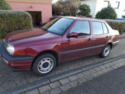 Rot Gebraucht 1993 VW Vento Limousine | 2.500 €