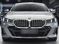 Grau Gebraucht 2024 BMW 550e M Sport Limousine | 82.950 € (Teuer)