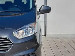 Grau Gebraucht 2020 Ford Tourneo Courier Titanium Van / Kleinbus | 16.999 € (Teuer)