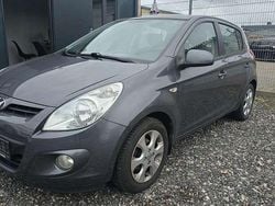 Grau Gebraucht 2012 Hyundai i20 Edition Kleinwagen | 4.490 € (Fairer Preis)