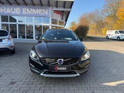 Onyx black / metallic Gebraucht 2016 Volvo V60 CC Summum Kombi | 14.990 € (Fairer Preis)