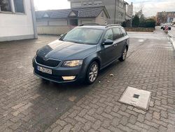 Grau Gebraucht 2016 Skoda Octavia Joy Kombi | 6.900 € (Fairer Preis)