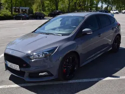 Grau Gebraucht 2015 Ford Focus ST Limousine | 14.950 € (Guter Preis)