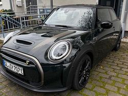 Grün Gebraucht 2023 Mini Cooper SE Resolute Edition Kleinwagen | 22.000 € (Etwas zu teuer)