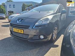 Grau Gebraucht 2012 Peugeot 5008 Allure Van / Kleinbus | 1.600 €
