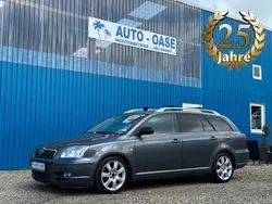 Grau Gebraucht 2006 Toyota Avensis Executive Kombi | 4.990 € (Etwas zu teuer)