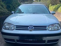 Silber Gebraucht 1999 VW Golf IV Kleinwagen | 1.400 €