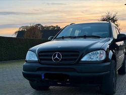 Schwarz Gebraucht 2000 Mercedes ML430 AMG SUV | 3.773 €