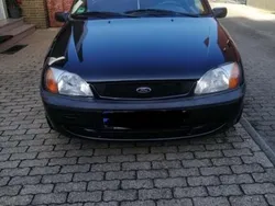 Schwarz Gebraucht 2001 Ford Fiesta Kleinwagen | 350 €