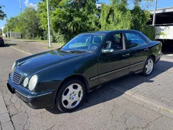 Grün Gebraucht 1999 Mercedes E430 Avantgarde Limousine | 2.900 € (Superpreis)