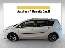 Ultra silver Gebraucht 2014 Toyota Verso Van / Kleinbus | 16.990 € (Fairer Preis)