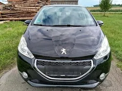 Schwarz Gebraucht 2013 Peugeot 208 Kleinwagen | 5.000 € (Fairer Preis)