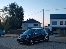 Schwarz Gebraucht 2021 Smart ForFour Electric Drive Kleinwagen | 12.500 € (Teuer)