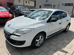 Weiß Gebraucht 2012 Renault Mégane III Authentique Kombi | 2.550 € (Superpreis)