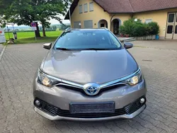 Braun Gebraucht 2015 Toyota Auris Touring Sports Kombi | 9.900 € (Etwas zu teuer)