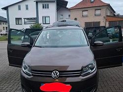 Braun Gebraucht 2011 VW Touran Van / Kleinbus | 5.999 € (Teuer)