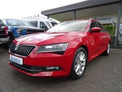 Rot Gebraucht 2018 Skoda Superb Style Kombi | 21.790 € (Fairer Preis)