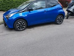 Blau Gebraucht 2021 Toyota Aygo Kleinwagen | 13.990 € (Fairer Preis)