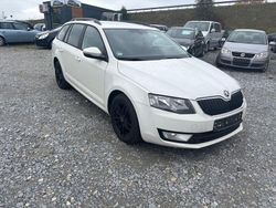 Weiß Gebraucht 2013 Skoda Octavia Ambition Kombi | 4.990 €