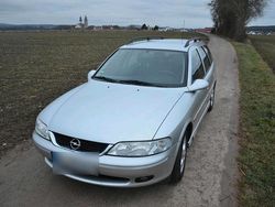 Silber Gebraucht 2000 Opel Vectra Kombi | 2.800 € (Teuer)