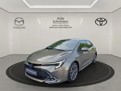 Manganbronze metallic Gebraucht 2023 Toyota Corolla Team | 22.350 € (Superpreis)