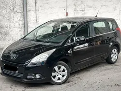 Schwarz Gebraucht 2012 Peugeot 5008 Active Van / Kleinbus | 6.500 € (Teuer)