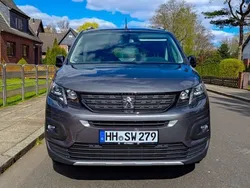 Grau Gebraucht 2020 Peugeot Rifter GT Van / Kleinbus | 20.000 € (Teuer)