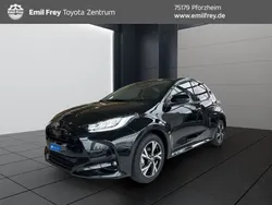 Mysticschwarz mica Neu 2025 Toyota Yaris Hybrid Comfort Limousine | 24.490 € (Fairer Preis)