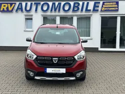 Rot Gebraucht 2021 Dacia Lodgy Stepway Van / Kleinbus | 12.990 € (Fairer Preis)