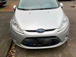 Silber Gebraucht 2010 Ford Fiesta Kleinwagen | 5.500 €