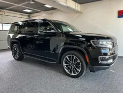 Schwarz metallic Gebraucht 2022 Jeep Wagoneer SUV | 89.600 €