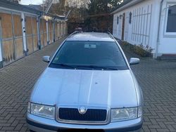 Grau Gebraucht 2009 Skoda Octavia Tour Kombi | 1.725 €