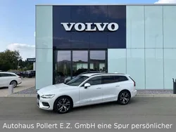 Crystal white pearl / metallic Gebraucht 2024 Volvo V60 Core Kombi | 38.450 € (Guter Preis)