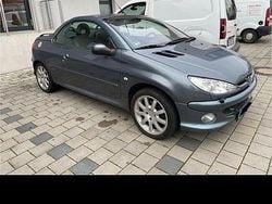 Grau Gebraucht 2005 Peugeot 206 CC Cabrio | 2.200 € (Etwas zu teuer)