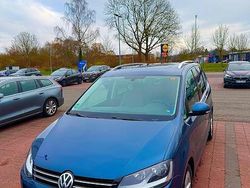 Blau Gebraucht 2016 VW Sharan Highline Van / Kleinbus | 14.500 € (Fairer Preis)
