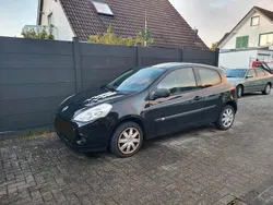 Schwarz Gebraucht 2012 Renault Clio IV Kleinwagen | 1.650 €