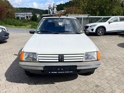 Weiß Gebraucht 1990 Peugeot 205 Limousine | 1.499 €