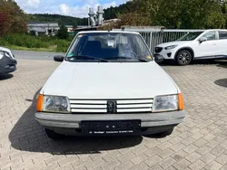 Weiß Gebraucht 1990 Peugeot 205 Limousine | 1.499 €