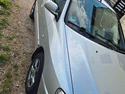 Grau Gebraucht 2001 Mitsubishi Space Star Comfort Edition Van / Kleinbus | 800 € (Guter Preis)