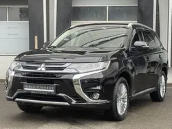 Schwarz Gebraucht 2017 Mitsubishi Outlander P-HEV Top SUV | 17.900 € (Fairer Preis)