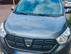 Grau Gebraucht 2018 Dacia Lodgy Stepway Van / Kleinbus | 12.350 € (Fairer Preis)