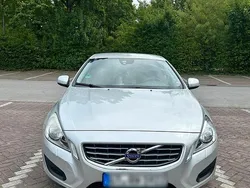 Grau Gebraucht 2012 Volvo V60 Kombi | 7.500 €