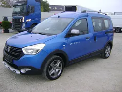 Blau Gebraucht 2019 Dacia Dokker Stepway Van | 10.450 € (Fairer Preis)