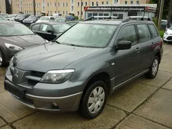 Grau Gebraucht 2003 Mitsubishi Outlander Comfort Edition SUV | 3.300 € (Teuer)