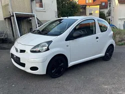 Weiß Gebraucht 2010 Toyota Aygo Kleinwagen | 3.750 € (Fairer Preis)